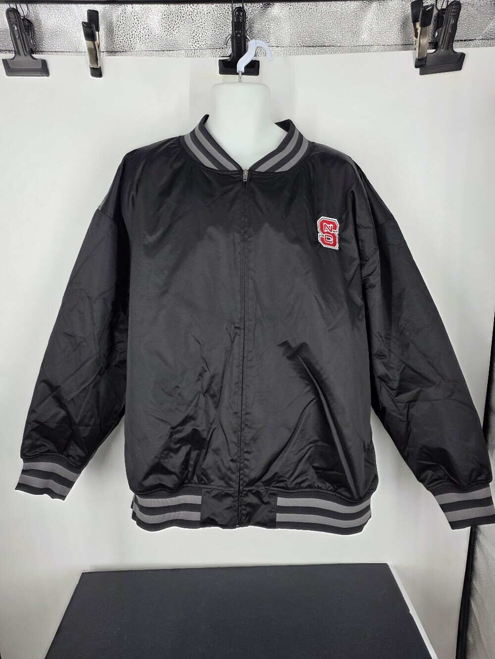 NC State Wolfpack Bomber Jacket Mens 2XL Black Satin Full Zip Rivalry Threads